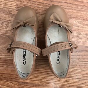 Capezio Kids Tan Dress Shoes with Bow